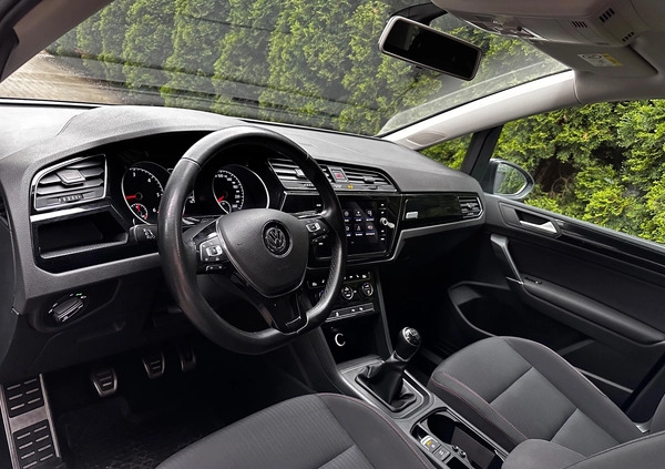 Volkswagen Touran cena 79800 przebieg: 133780, rok produkcji 2018 z Grodków małe 742